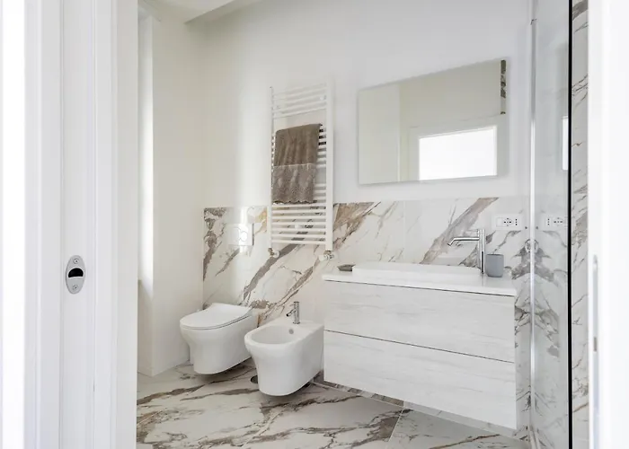 Iflat Wood And Marble Riverfront Apartament *