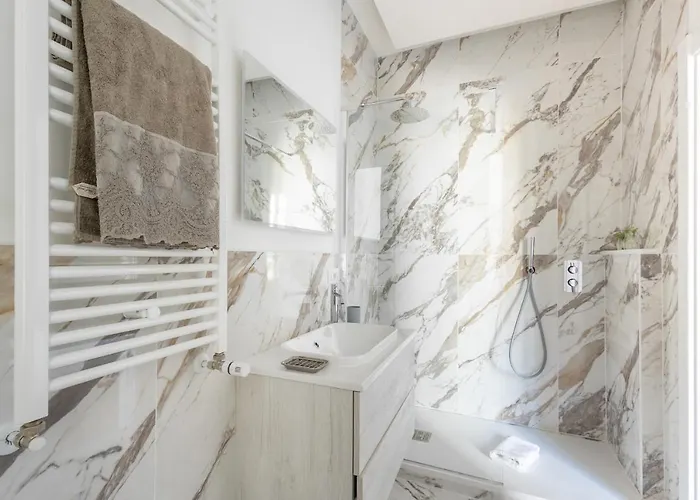 Iflat Wood And Marble Riverfront Apartament
