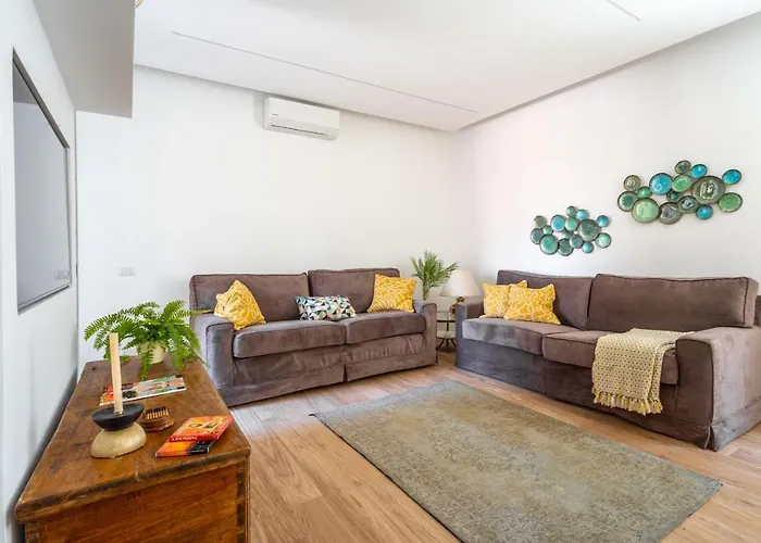 Iflat Wood And Marble Riverfront Apartament *