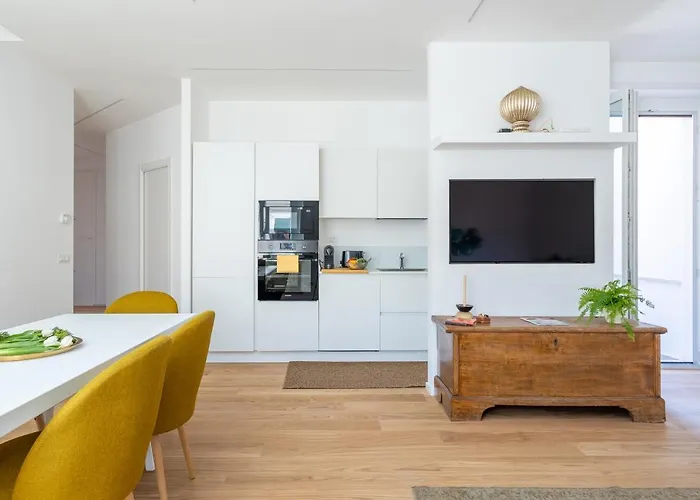 Iflat Wood And Marble Riverfront Apartament